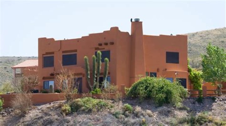 Why are Mexican houses made of cement?