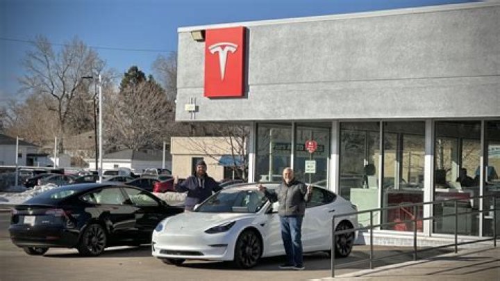 Why can't Tesla have dealerships?