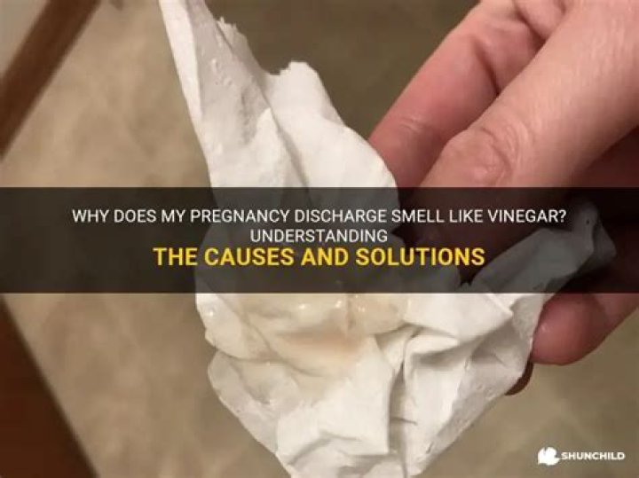 Why does my discharge smell like vinegar?